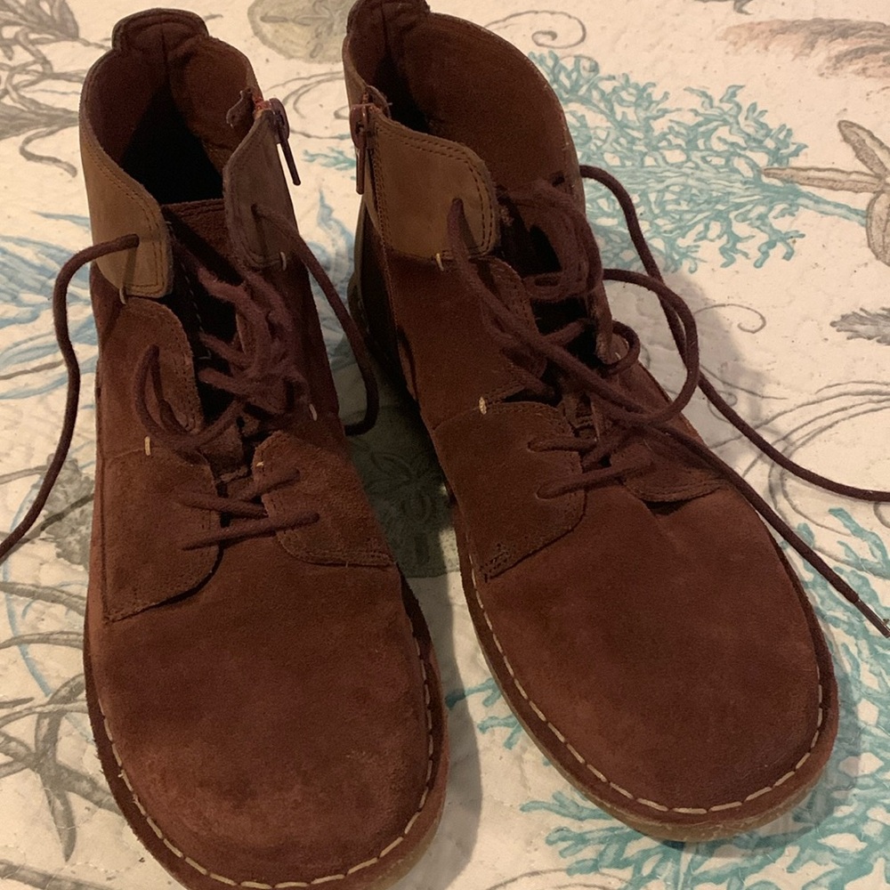 Suede leather Ankle boots.